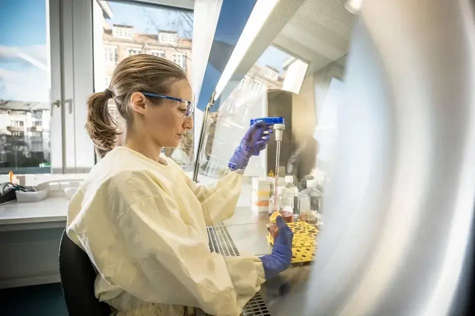 L1430743_ProBioGen_PCLD_Supplementierung_Zellkulturmedium_100px_gedreht-1