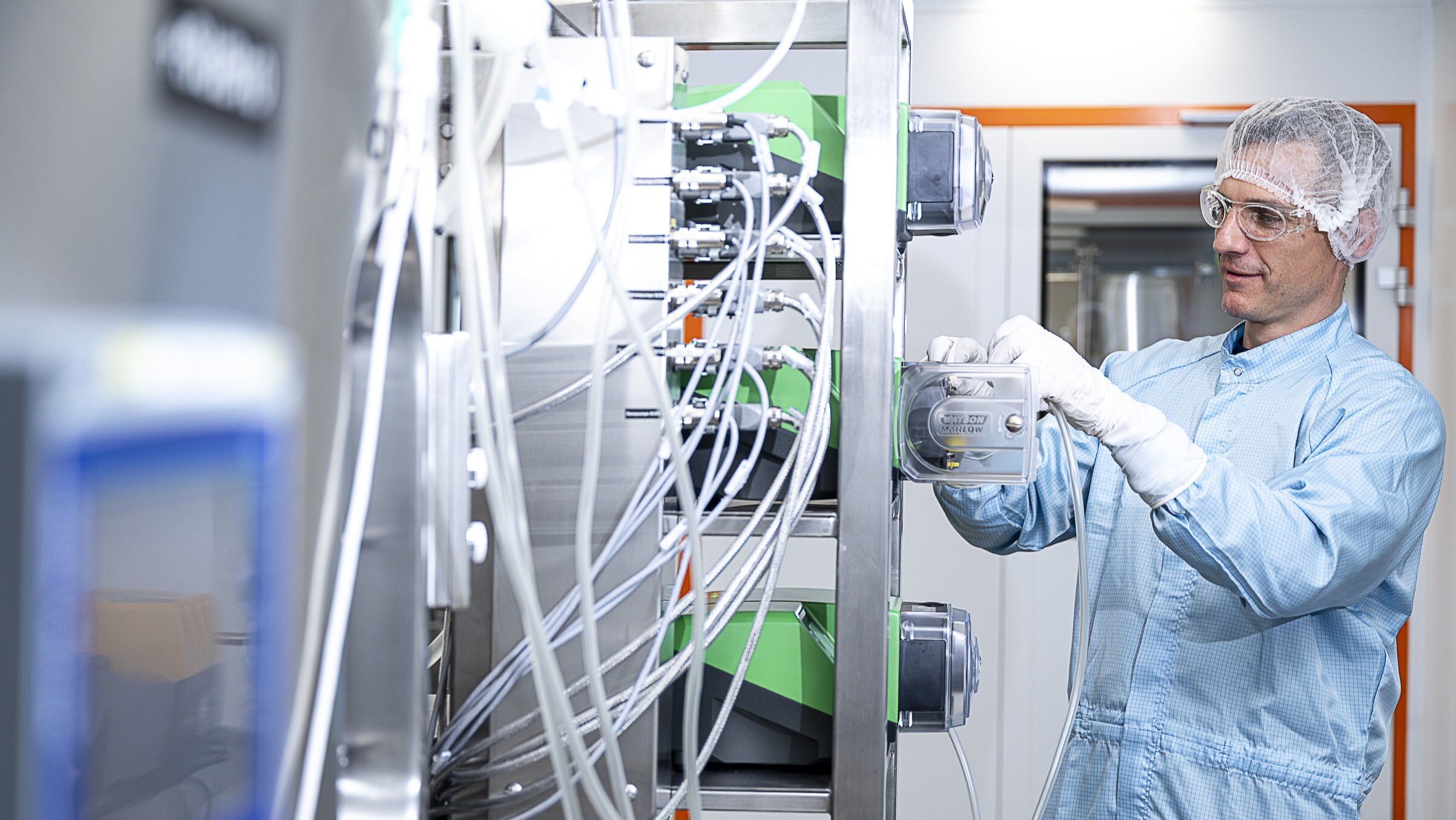 255368_ProBioGen_USP_XDR_1000L_Bioreactor__croppped16_9